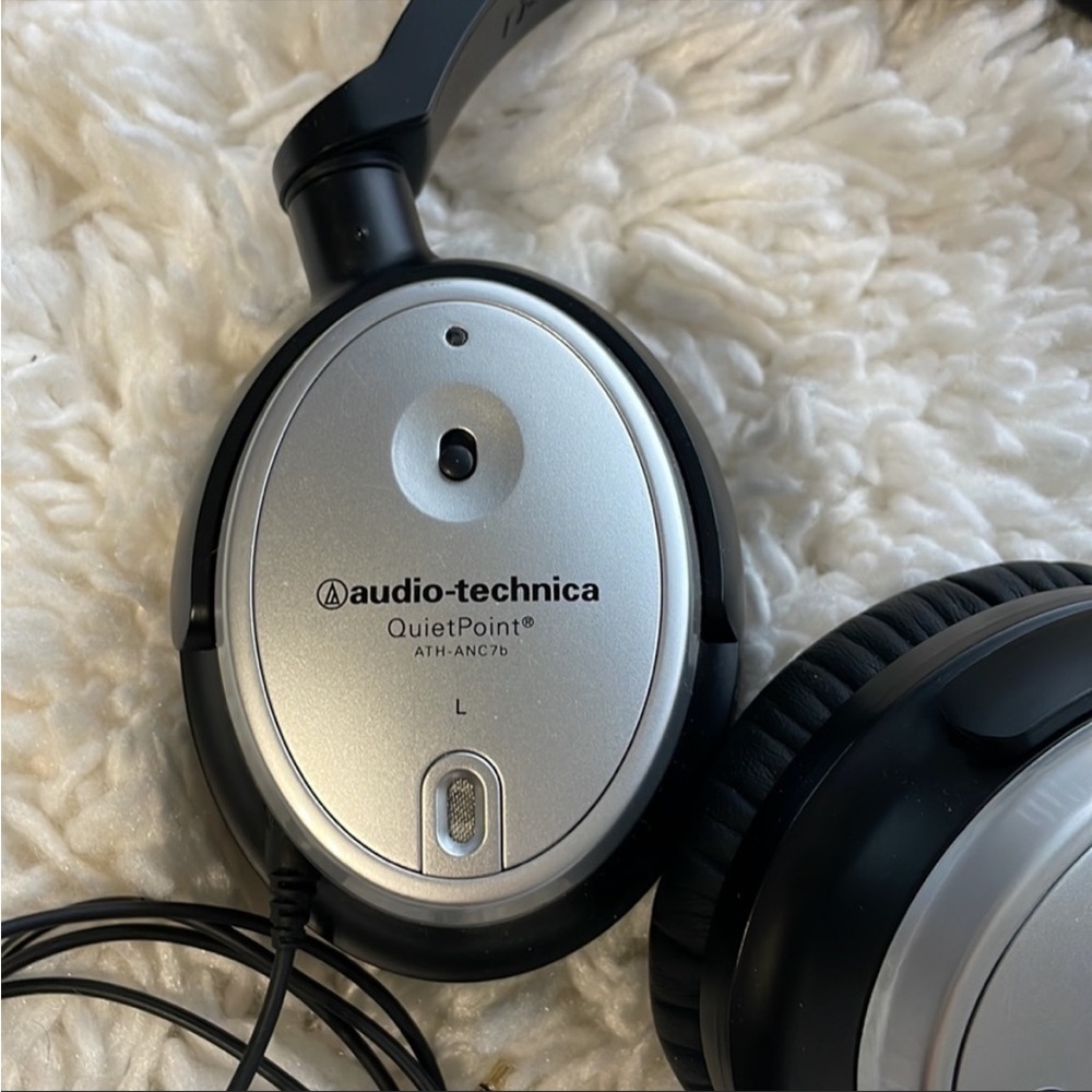 Audio-Technica QuietPoint Headphones - Picture 2 of 4